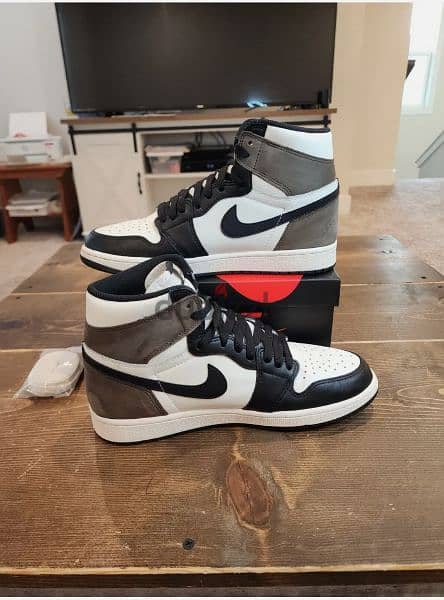 Nike Air Jordan 1 Retro High OG Dark Mocha 1