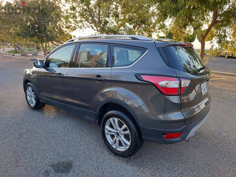 Ford Escape . 2019 5