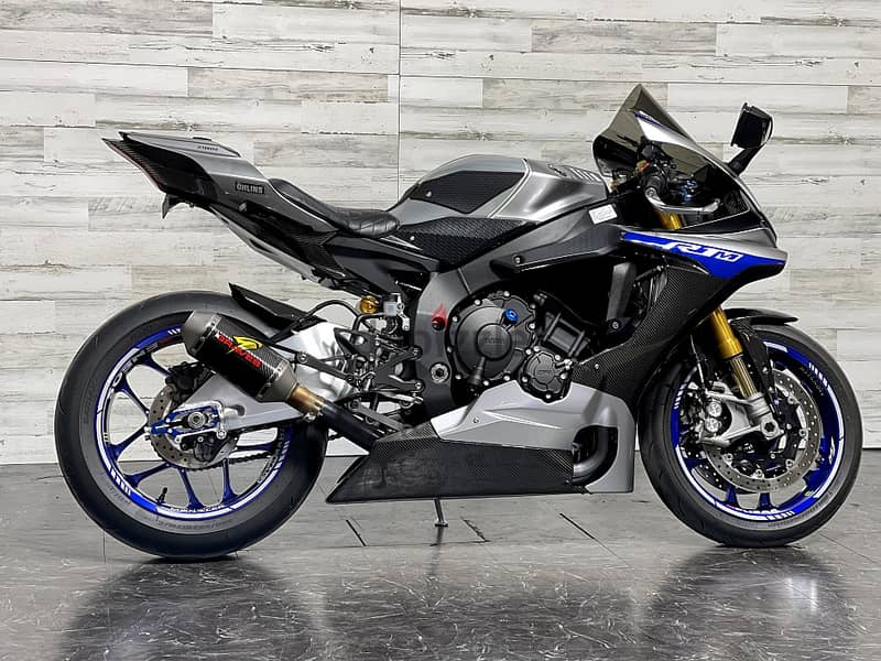 2017 Yamaha YZF R1M available 2