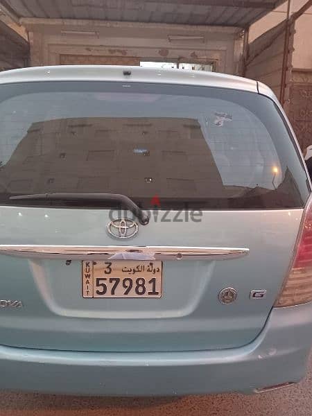 Toyota Innova 2010 3