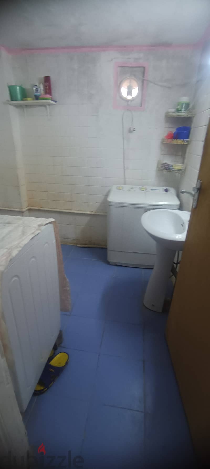 Need one bechelor for room share in salmiya block -12 2