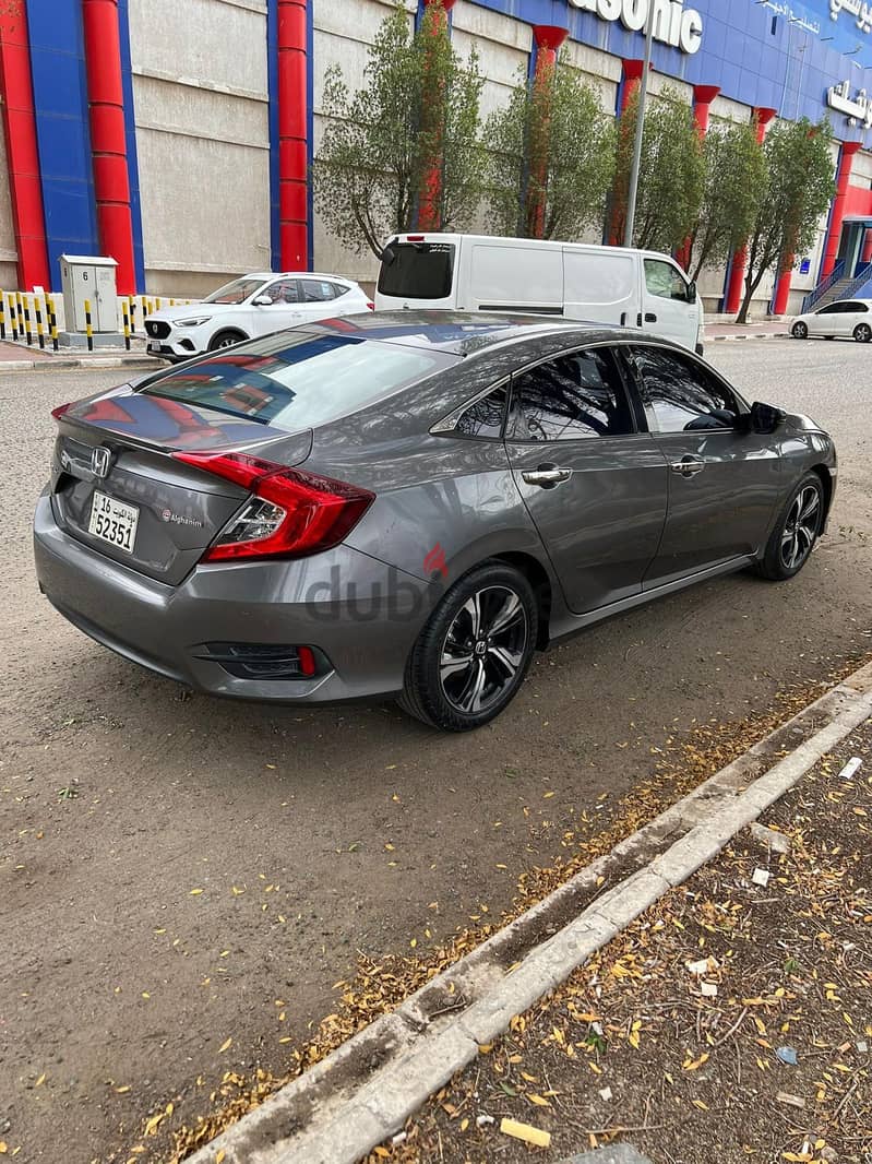 Honda Civic 2018 First Owner Car 12