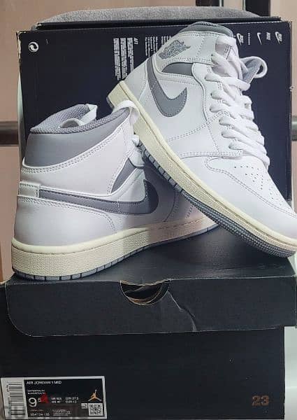 Jordan 1 mid white/stealth (new & original) 1