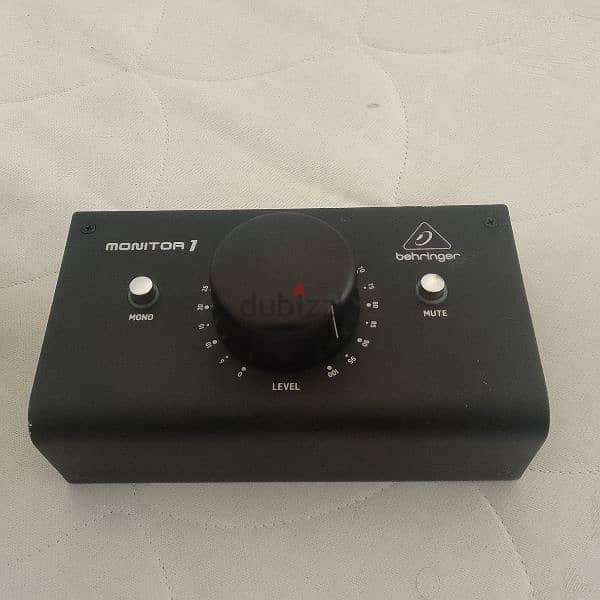 behringer monitor 1 control . 0