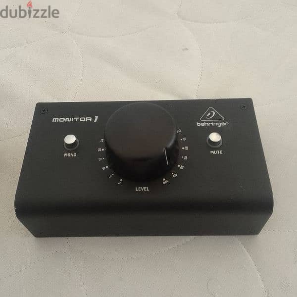 behringer monitor 1 control . 1