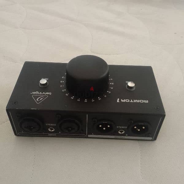 behringer monitor 1 control . 2