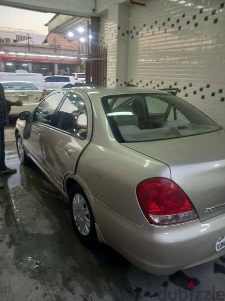 Nissan Sunny 2011 3