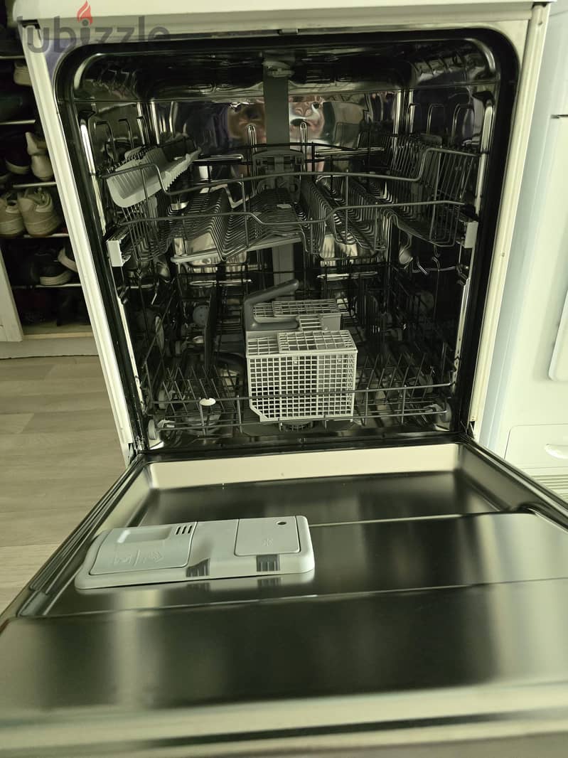 whirlpool 12l automated dishwasher for sale 1