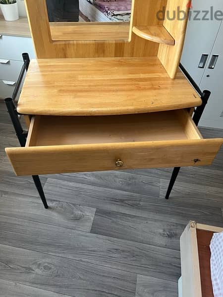 Dressing table with mirror and chair 3