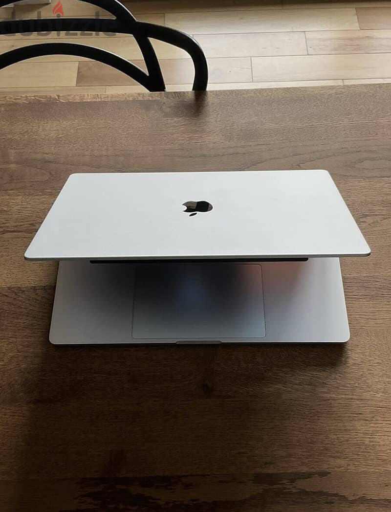 Apple MacBook Pro 16" (512GB SSD, M1 Pro, 16GB) Laptop - Silver 9