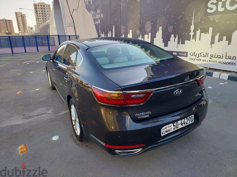 Kia cadenza . 2018 5