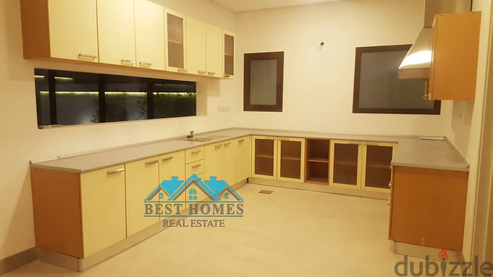 5 Bedrooms Ground Floor Available in Bayan 3