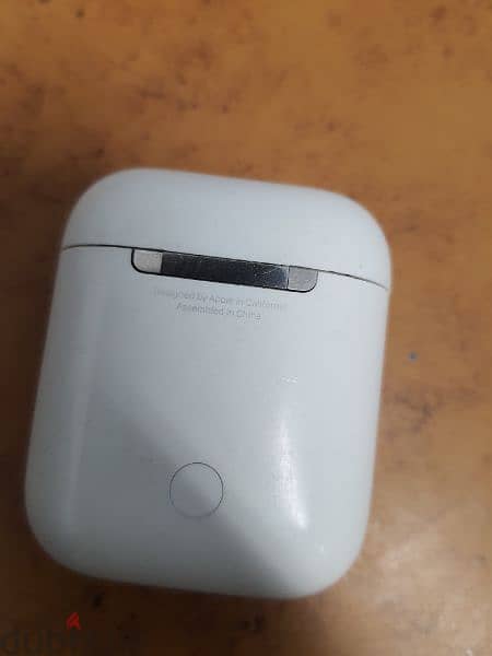 Apple airpods 1 for sale only right side with charging box 1