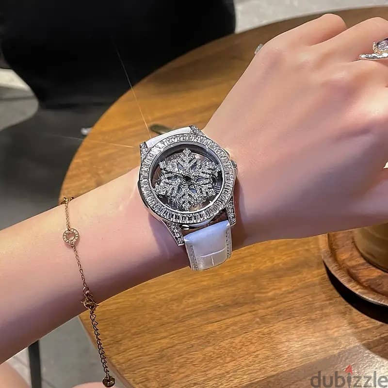 Elegant Women's Quartz Watch With Rotating Starry Sky Dial & Snowflake 3