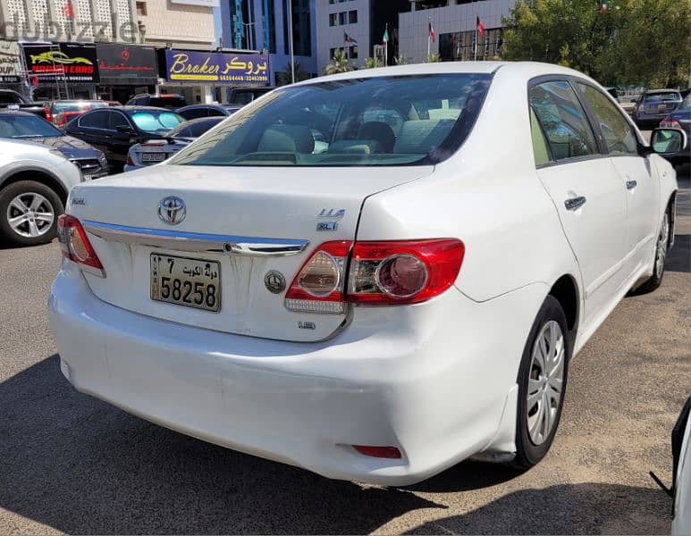 Toyota Corolla 2011 3