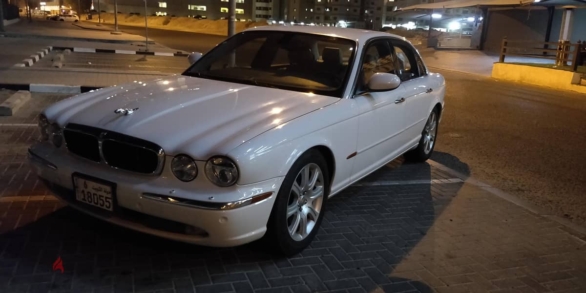 Jaguar XJ 2004 V6-White- well maintained- clean 1