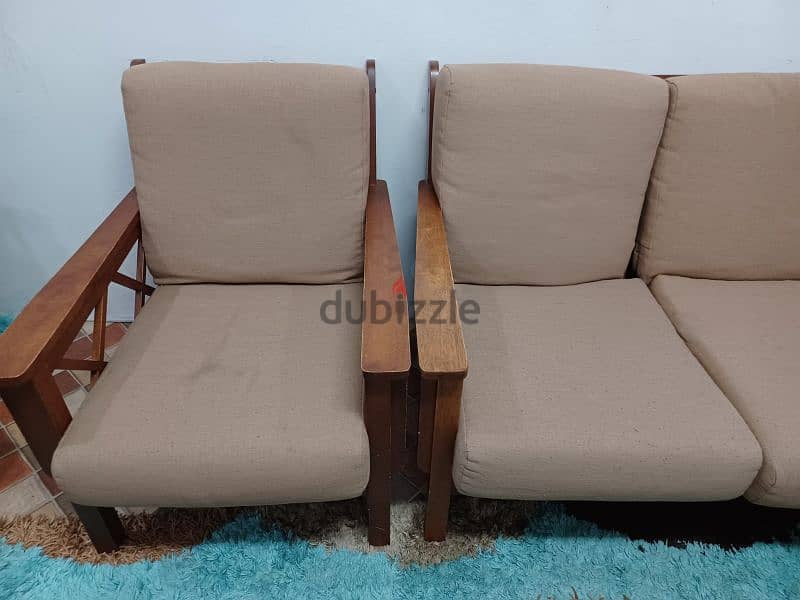 Comfortable wooden sofa set, 6 seater. 2