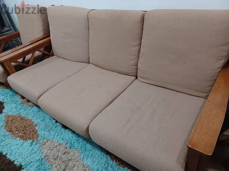 Comfortable wooden sofa set, 6 seater. 3