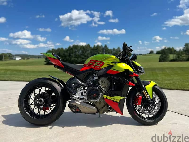 2023 Ducati streetfighter V4 (+971561943867) 3