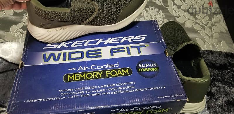 sketchers almost new used in airport only size 10.5 euro 44 4