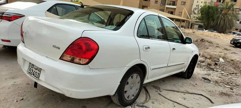 Nissan Sunny 2012 1