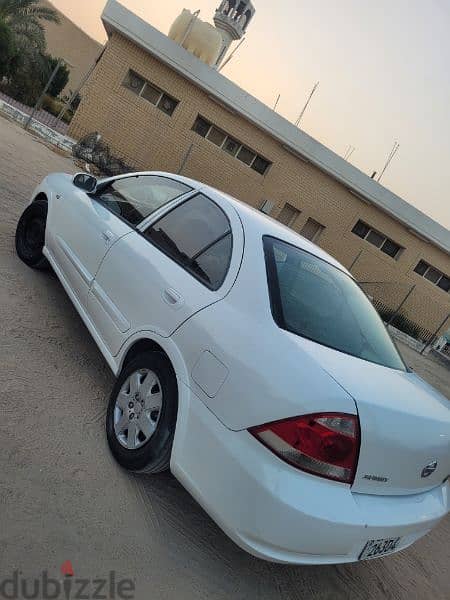 Nissan Sunny 2011 3