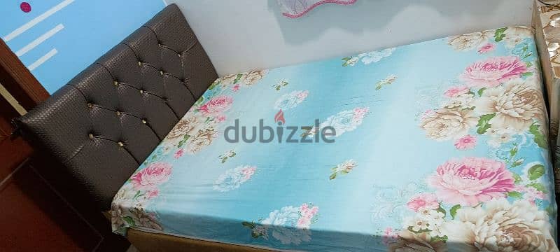 Bed with frame queen size 1