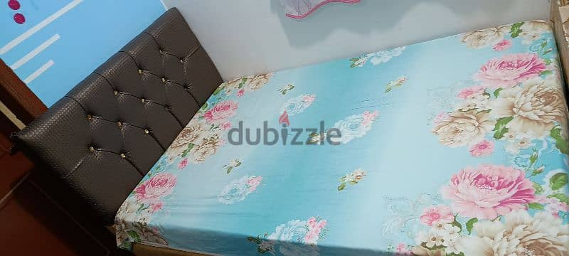 Bed with frame queen size 2