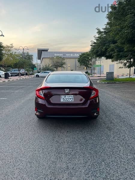 Honda Civic 2019 4