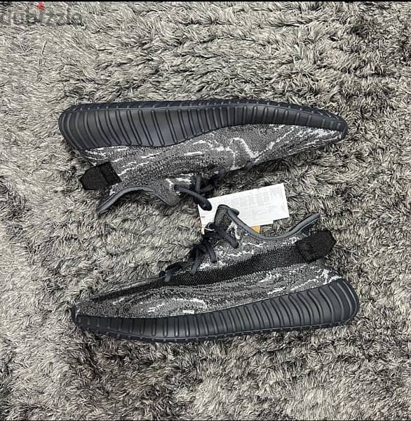 Yeezy Boost 350 V2! MX Dark Salt 0