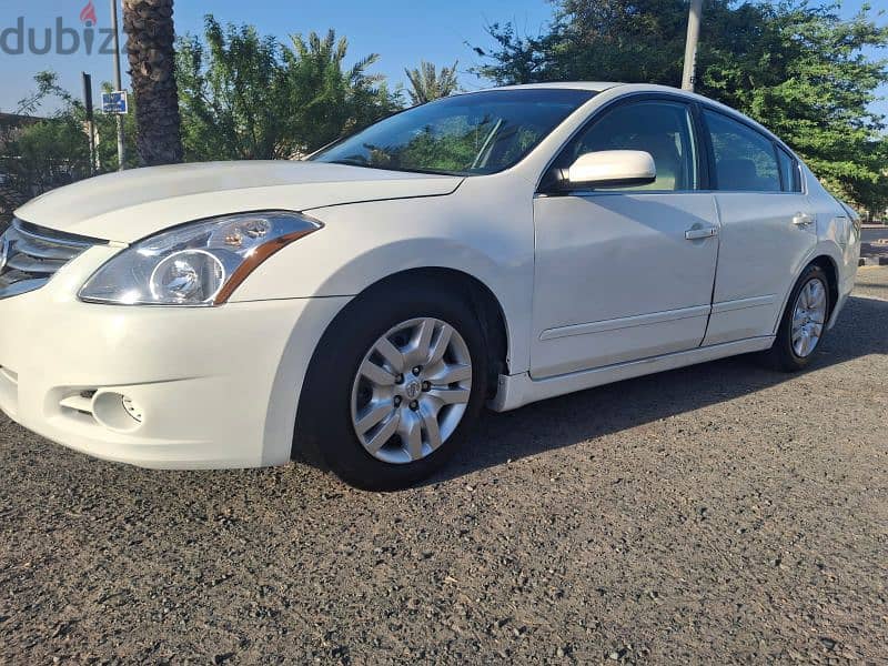 Nissan Altima 2012 V4  2.5 URGENT SALE  GOOD CONDITION 6