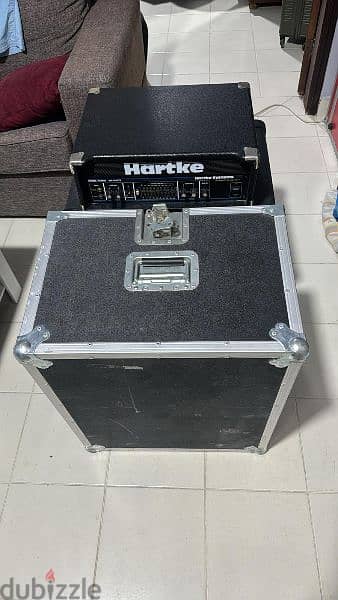 hartke guitar amp with hard box. 3