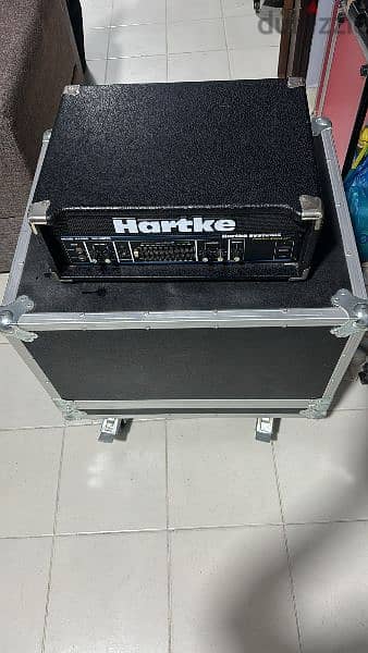 hartke guitar amp with hard box. 5