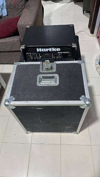 hartke guitar amp with hard box. 6