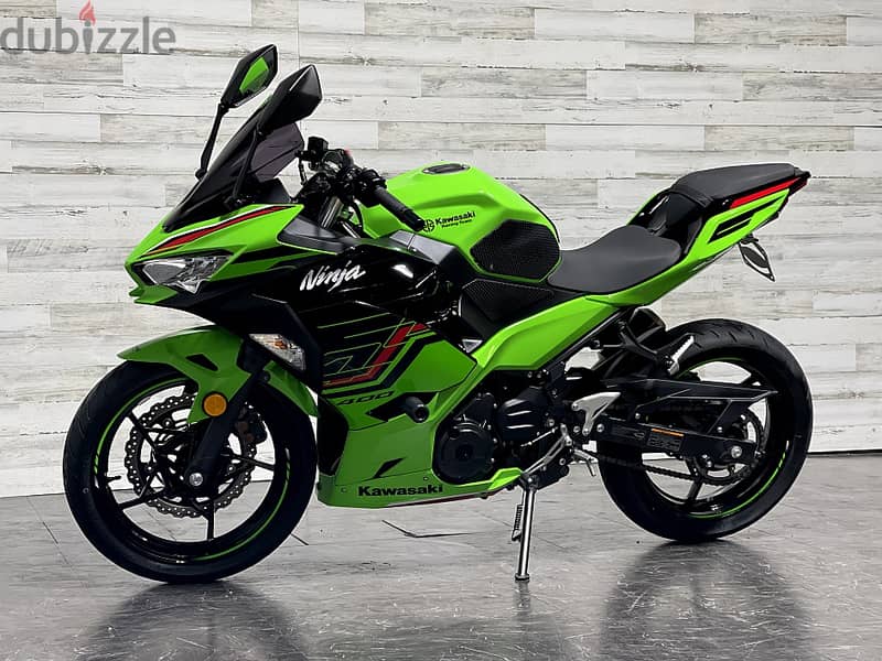 2023 Kawasaki ninja 400 (+971561943867) 1