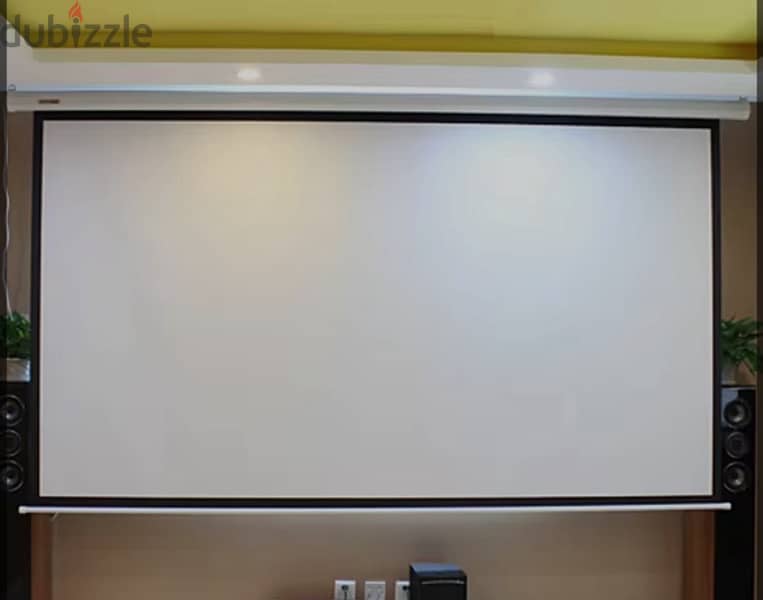 brand new 150 “ motorised projector screen with remote control 3