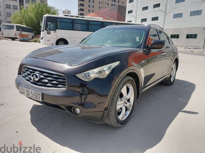 for urgent sale Infinity fx 35 2010 full option, neat and clean 950kd 3