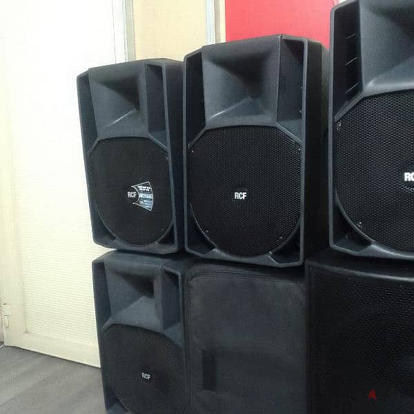 RCF ART 715A. 1400 watts made in italy . 1 speaker 185kd last 0