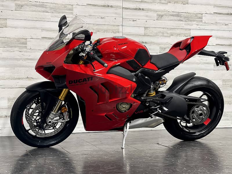 2023 Ducati Panigale V4S   +974 66574363 1