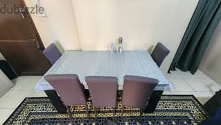 6 seater Dinning table well maintained