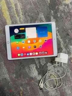 ipad 8 32 gb very good condition 10.2 inch