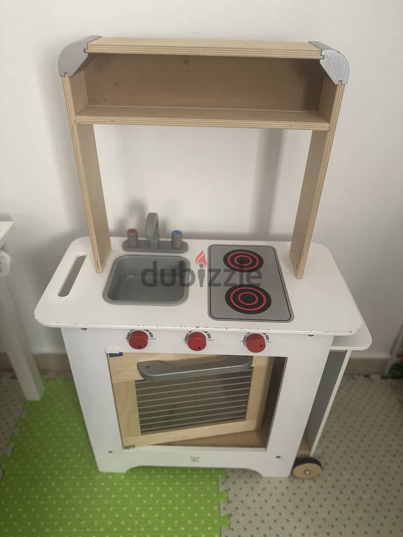 Hape Wooden kitchen with extendable table 2