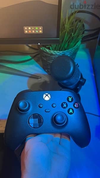 Xbox series x controller . works with pc and Xbox 2