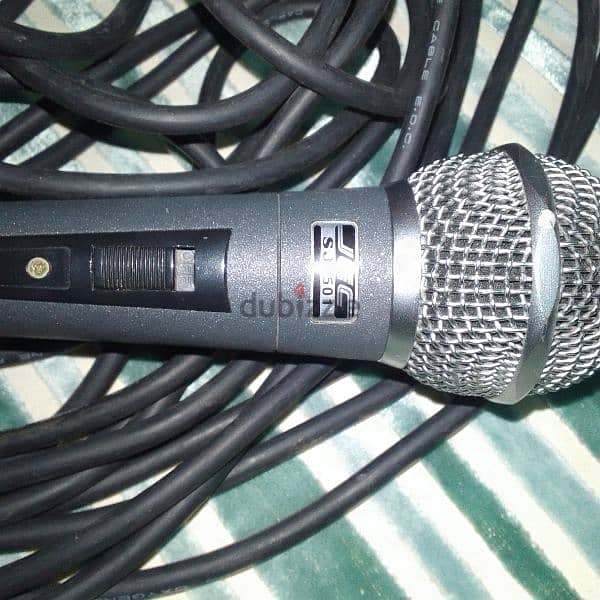 microphone with cable . 4 microphone with cable 2