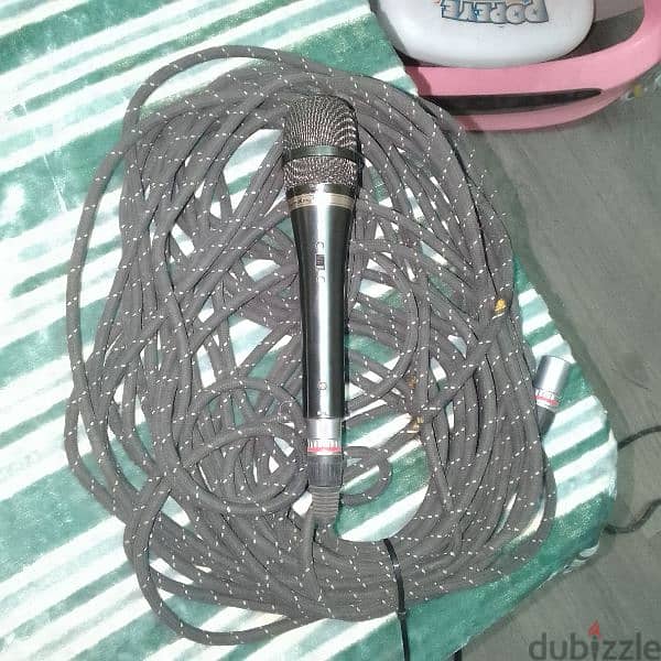 microphone with cable . 4 microphone with cable 8