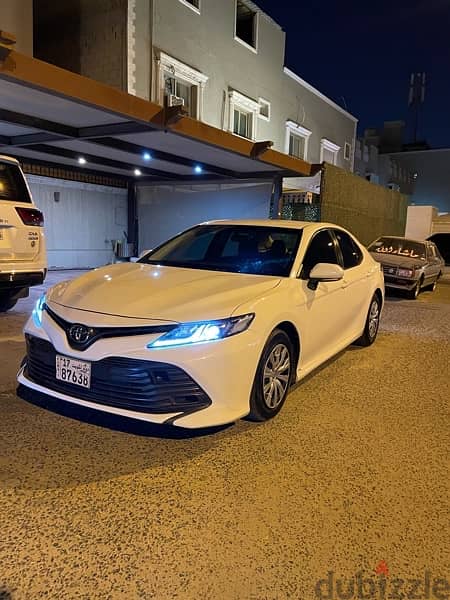 Toyota Camry 2020 4