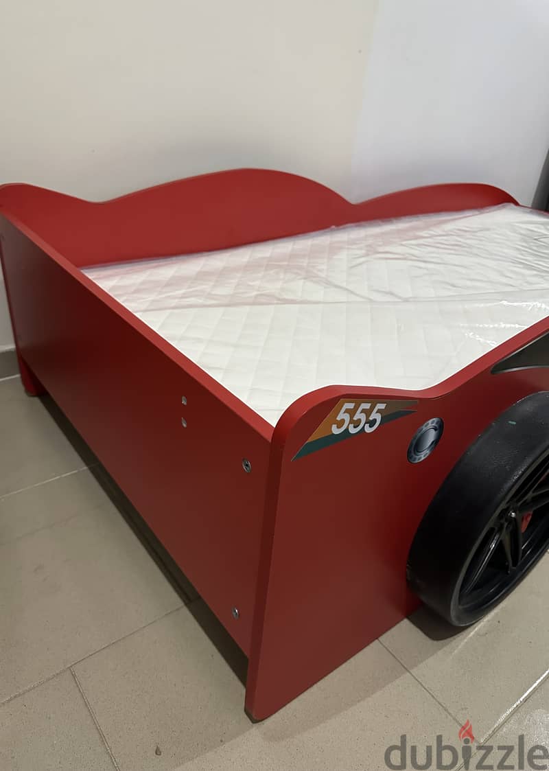 Kids bed and matress 3