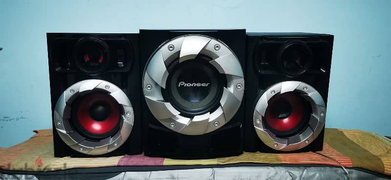 PIONEER SUBWOOFER AND SPEAKERS 2 2