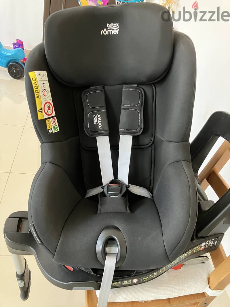 BRITAX RÖMER DUALFIX i-SIZE 360 CAR SEAT 1