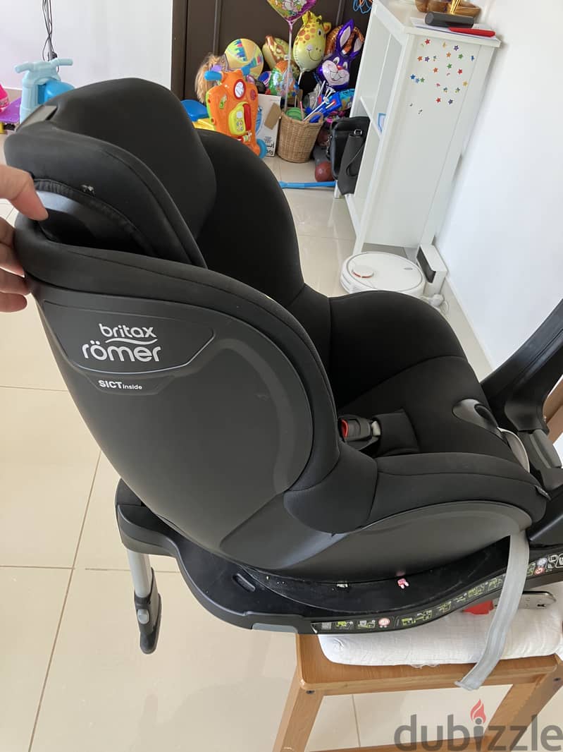 BRITAX RÖMER DUALFIX i-SIZE 360 CAR SEAT 2